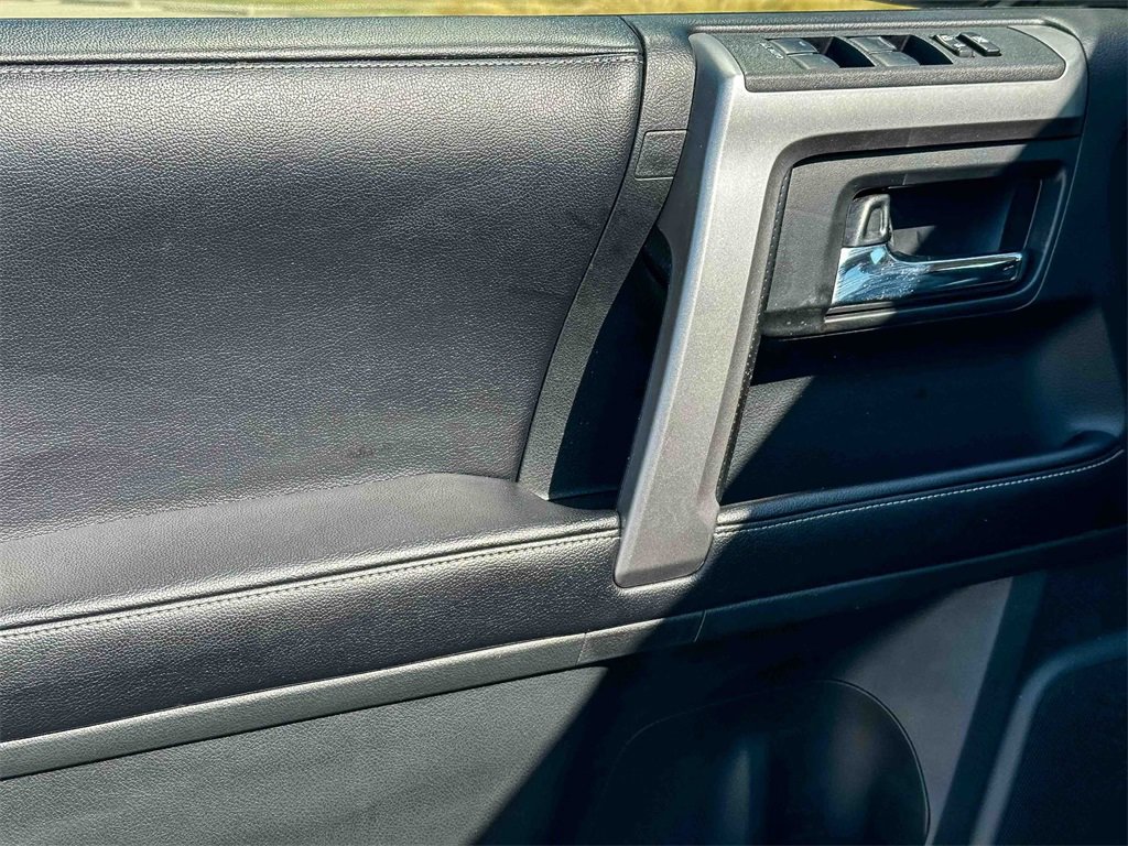 Used 2018 Toyota 4Runner SR5 Premium image 16