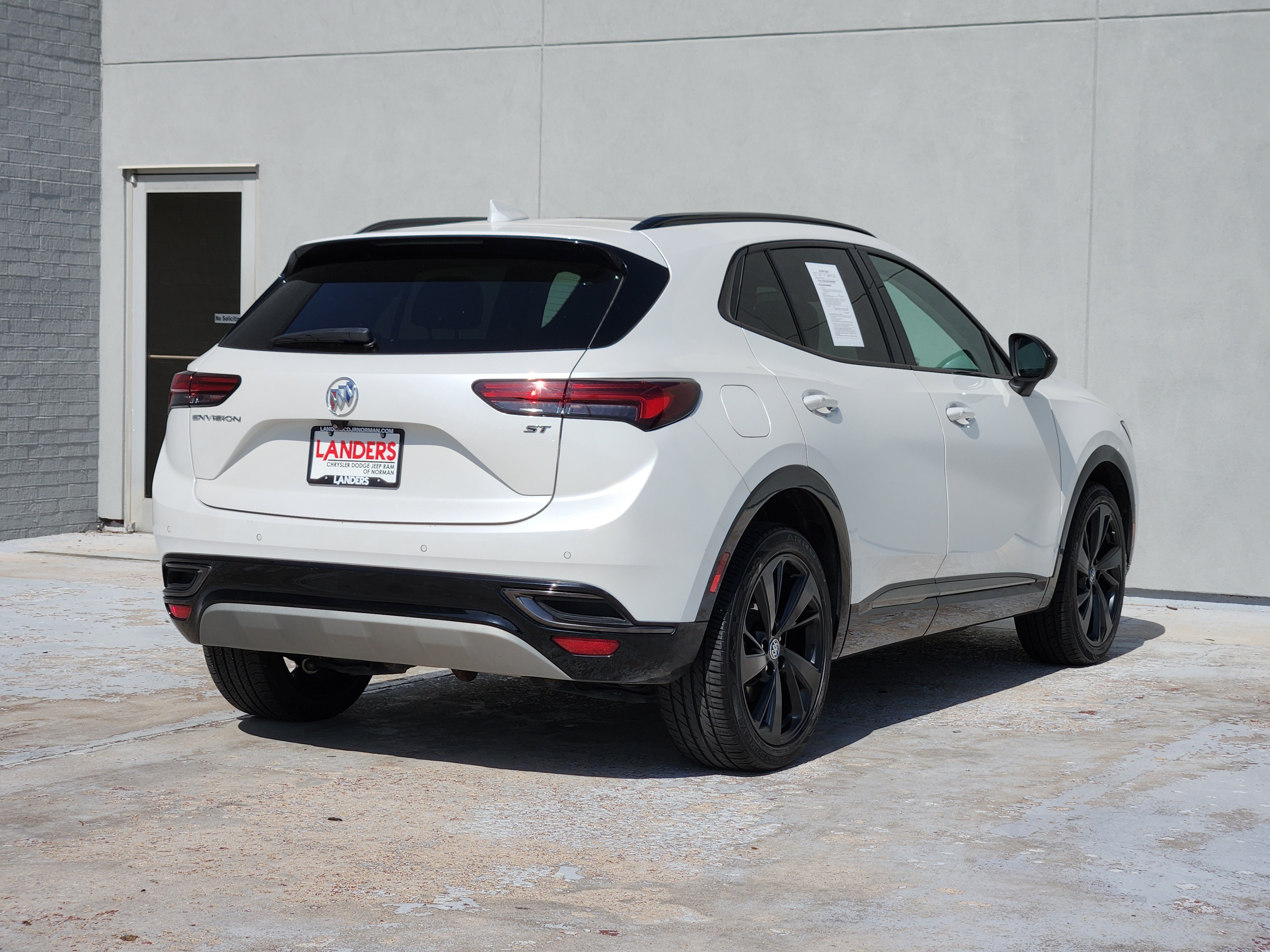 Used 2023 Buick Envision Essence w/ Sport Touring Package FWD image 9