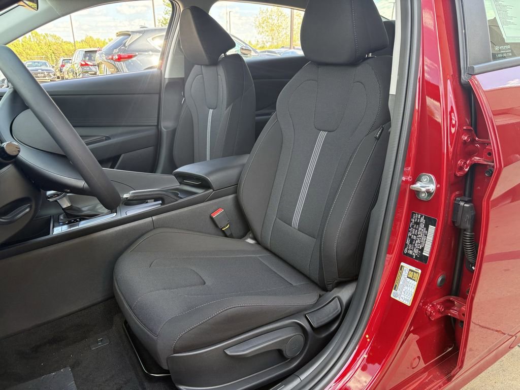 New 2025 Hyundai Elantra SE image 22