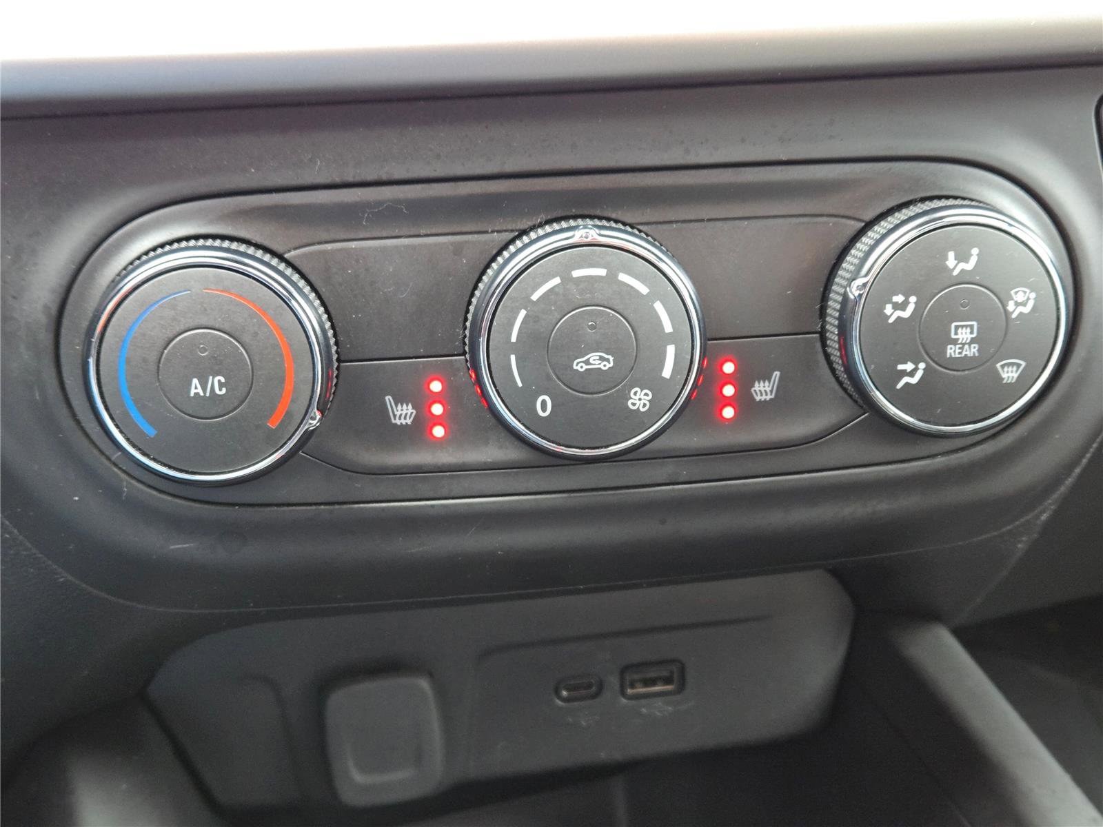 Used 2024 Chevrolet Trax RS w/ Driver Confidence Package image 22