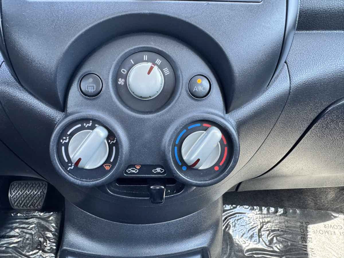 Used 2014 Nissan Versa S Plus FWD image 43