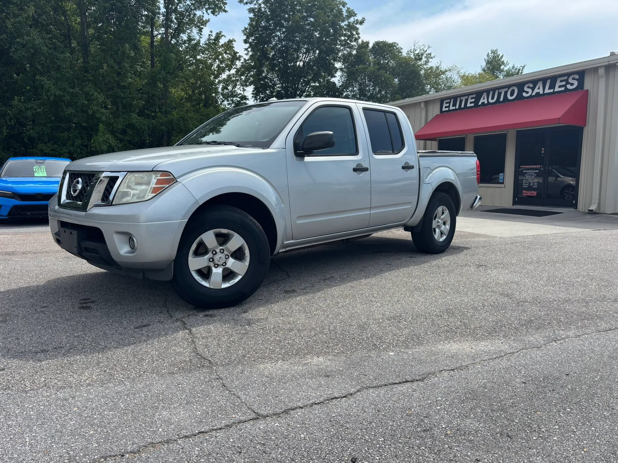 Used 2013 Nissan Frontier SV w/ SV Value Truck Pkg RWD image 2