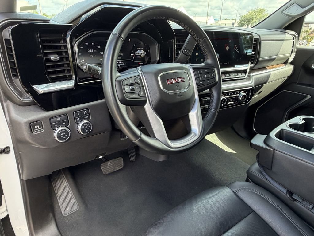 Used 2025 GMC Sierra 1500 SLT AWD/4WD image 18