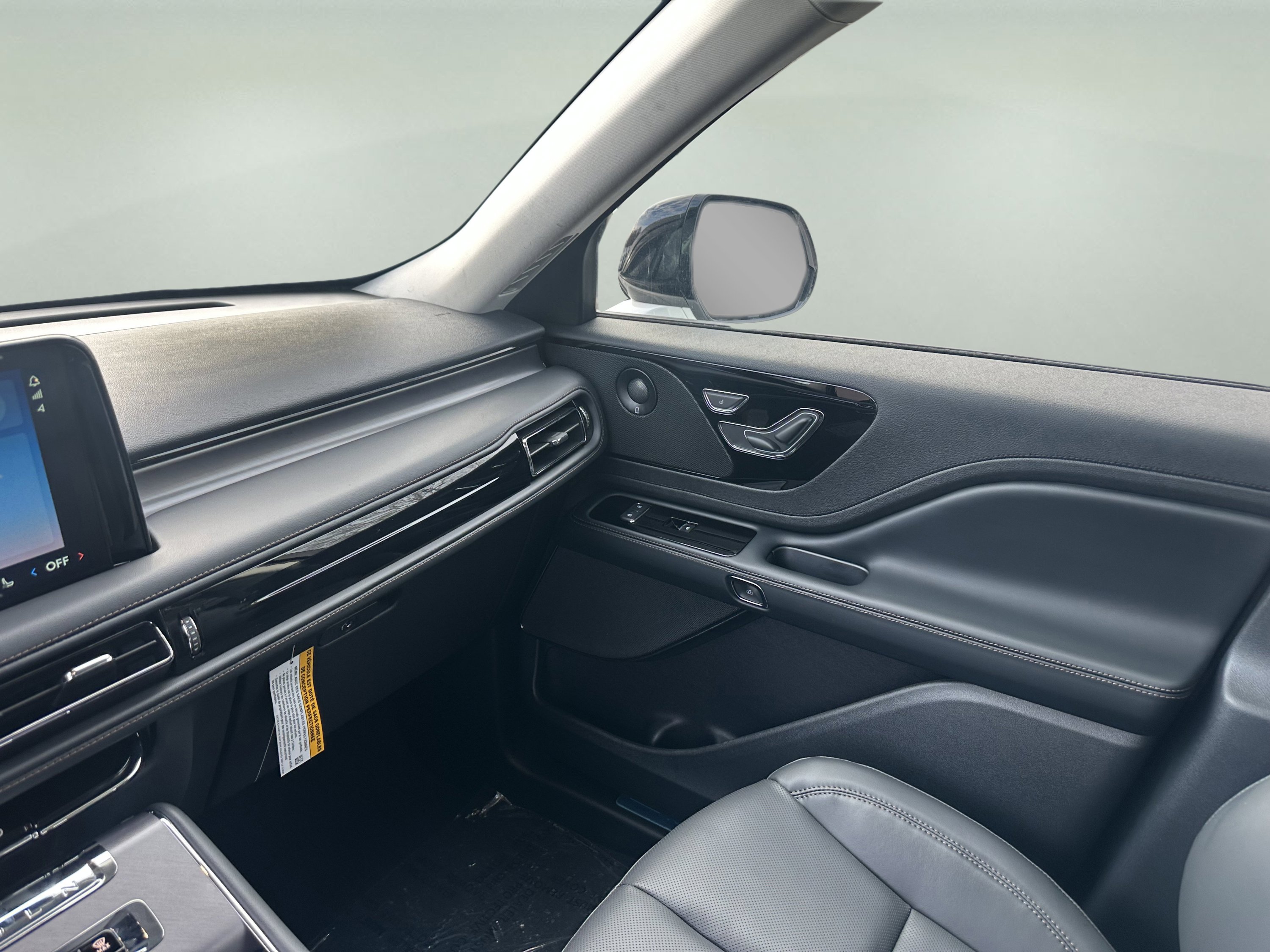 New 2026 Lincoln Aviator AWD image 17