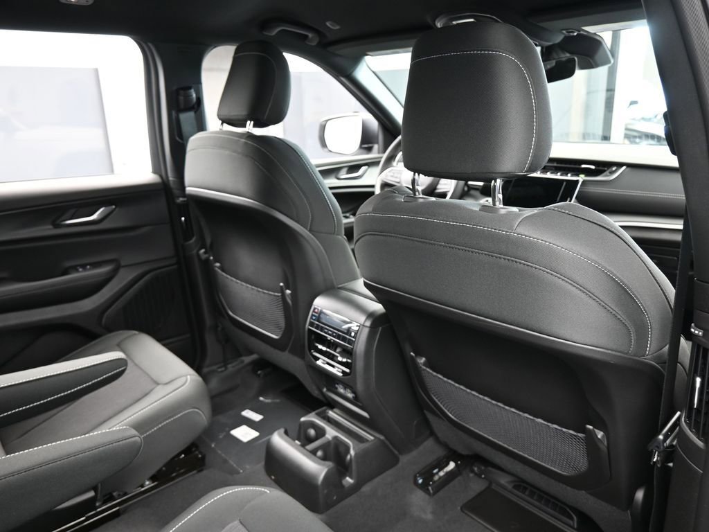 Used 2025 Jeep Grand Cherokee L Laredo image 31