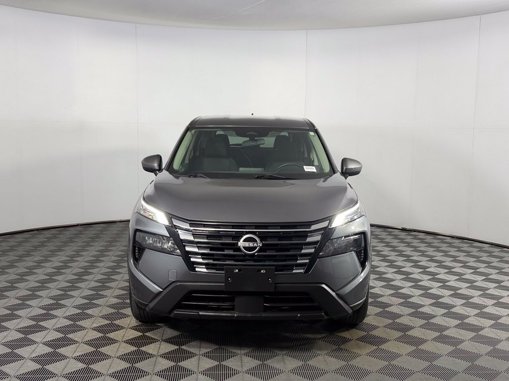 Used 2024 Nissan Rogue SV FWD image 2