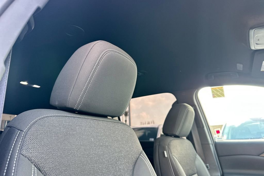 Used 2024 Chevrolet Traverse LT image 19