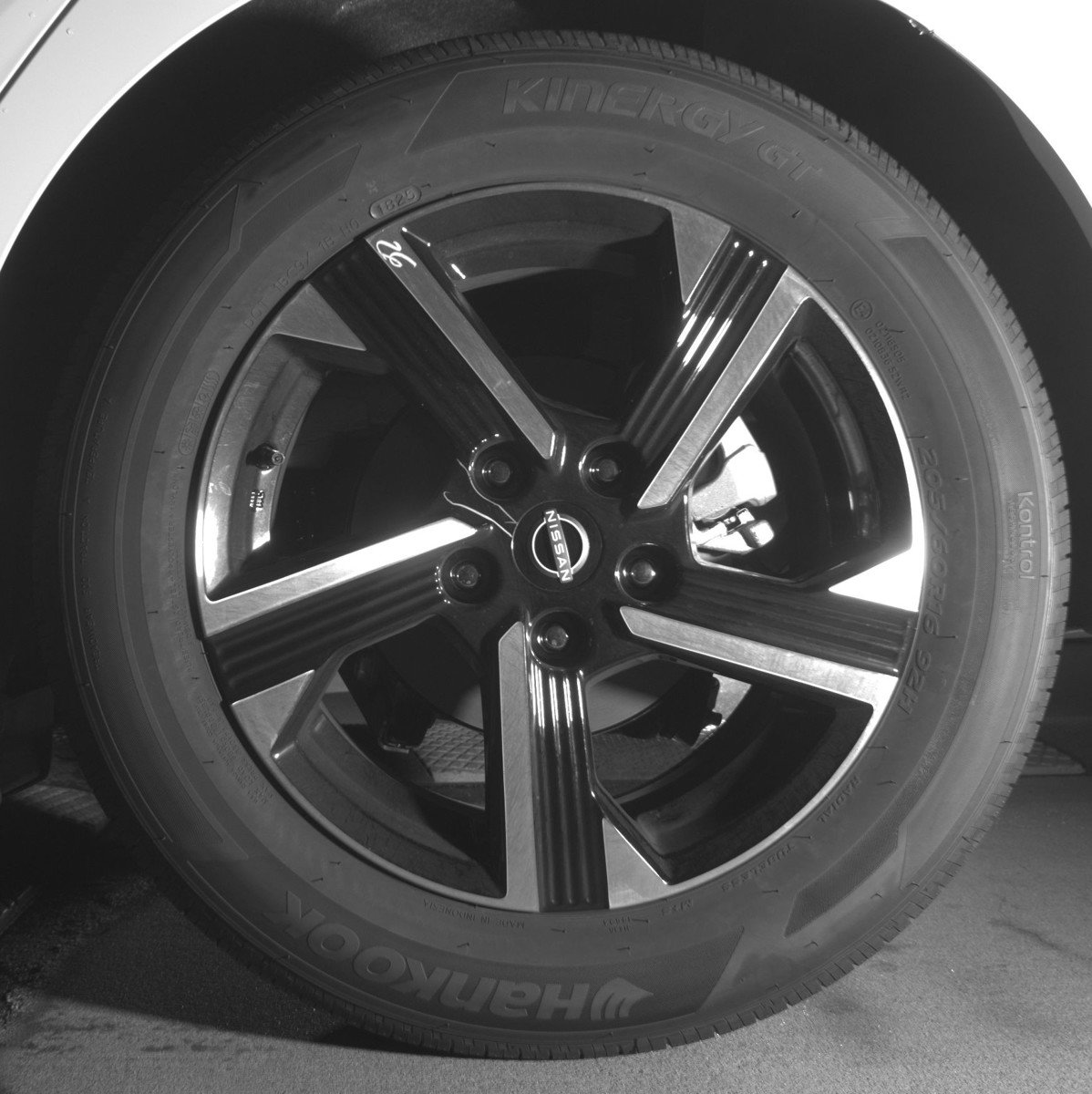 Used 2025 Nissan Sentra SV FWD image 14