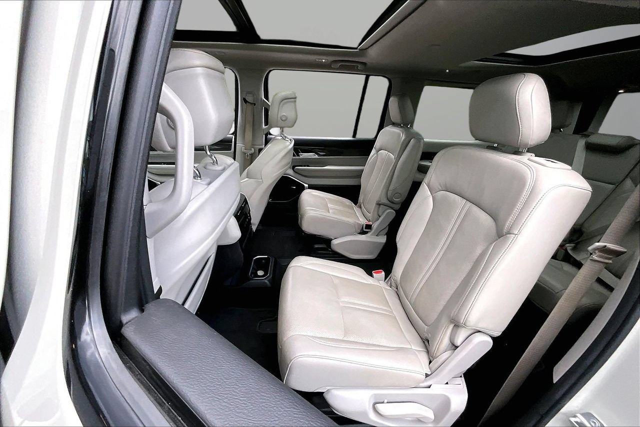 Certified 2022 Jeep Wagoneer Series III w/ Premium Group I AWD/4WD image 24
