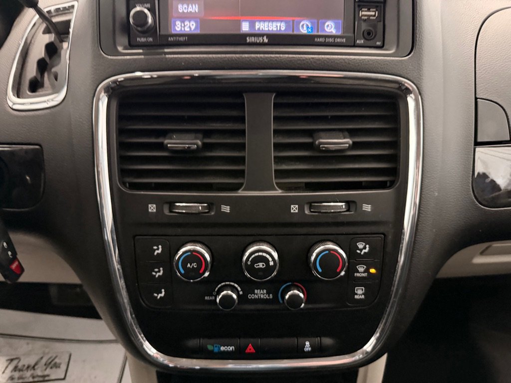 Used 2018 Dodge Grand Caravan SE w/ UConnect Hands-Free Group image 27
