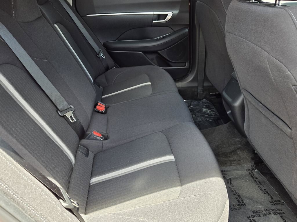 Used 2023 Hyundai Sonata SE w/ Preferred Accessory Package FWD image 14
