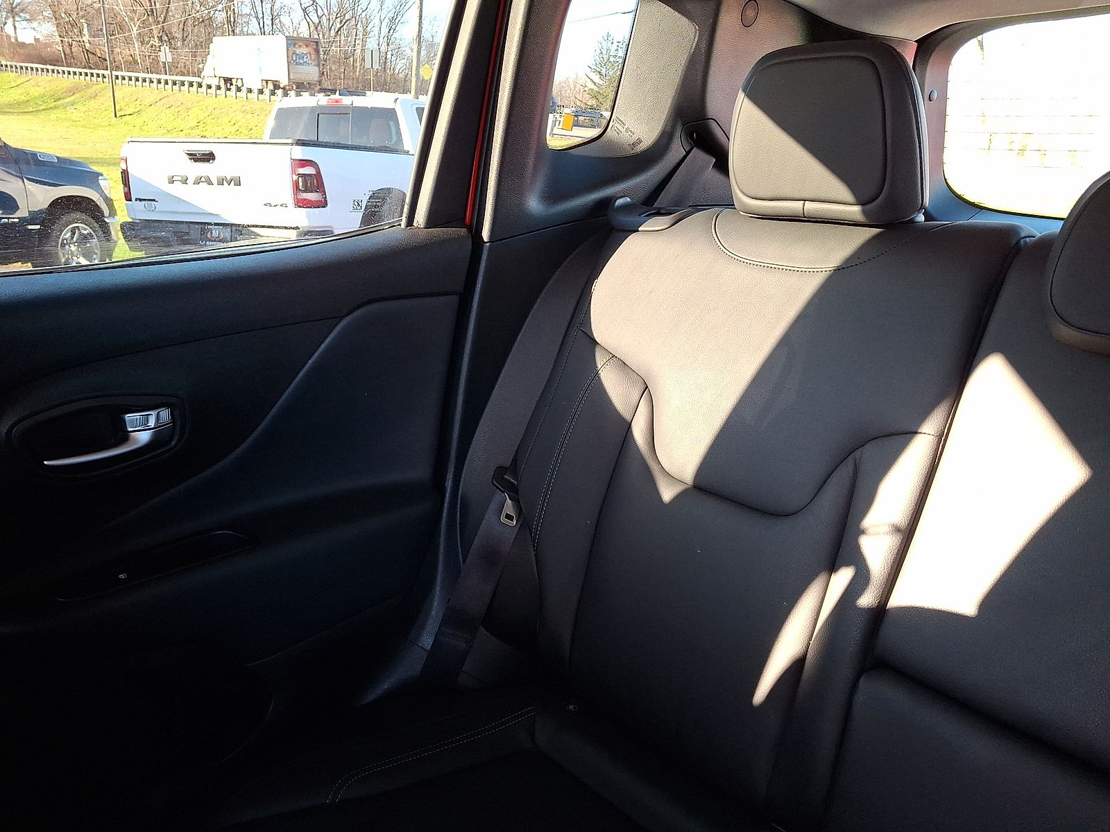 Used 2022 Jeep Renegade Limited AWD/4WD image 12