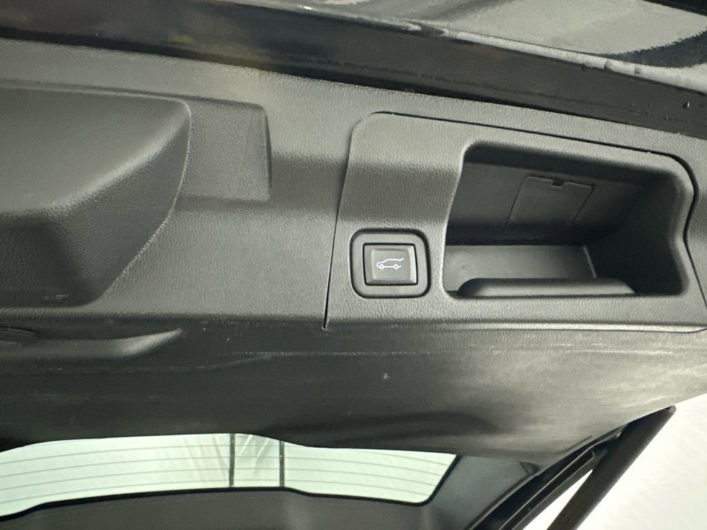 Used 2021 GMC Acadia Denali w/ Denali Technology Package FWD image 22