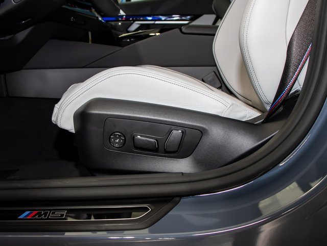 New 2026 BMW M5 w/ Executive Package image 15