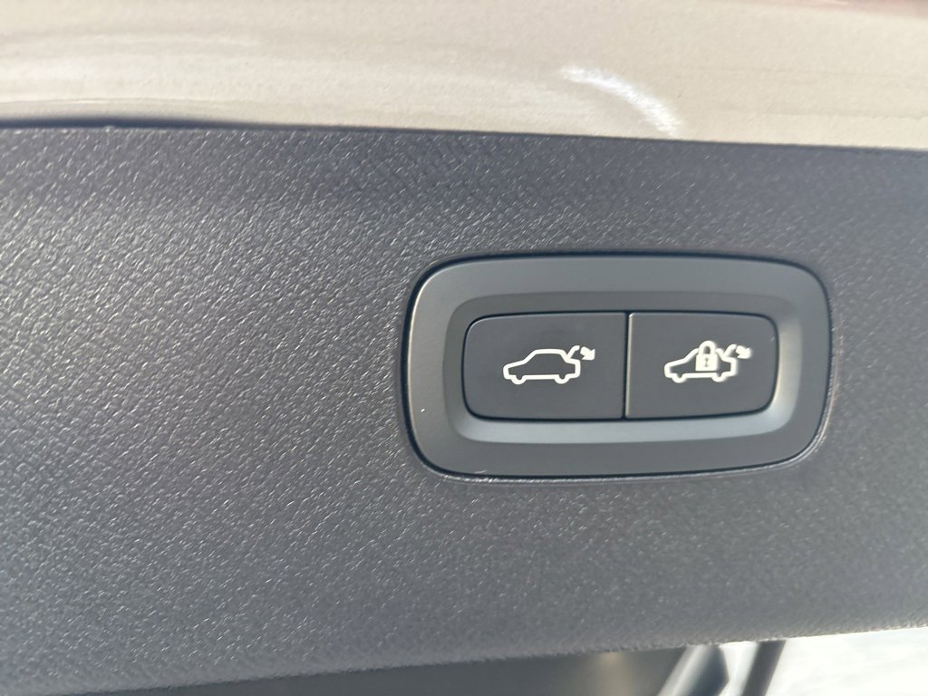 Certified 2025 Volvo XC90 B6 Plus image 49