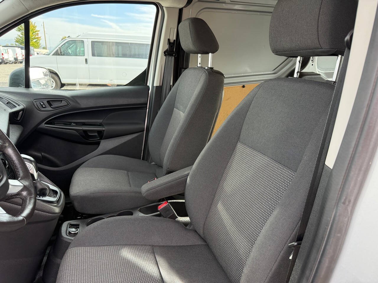 Used 2018 Ford Transit Connect XL FWD image 16