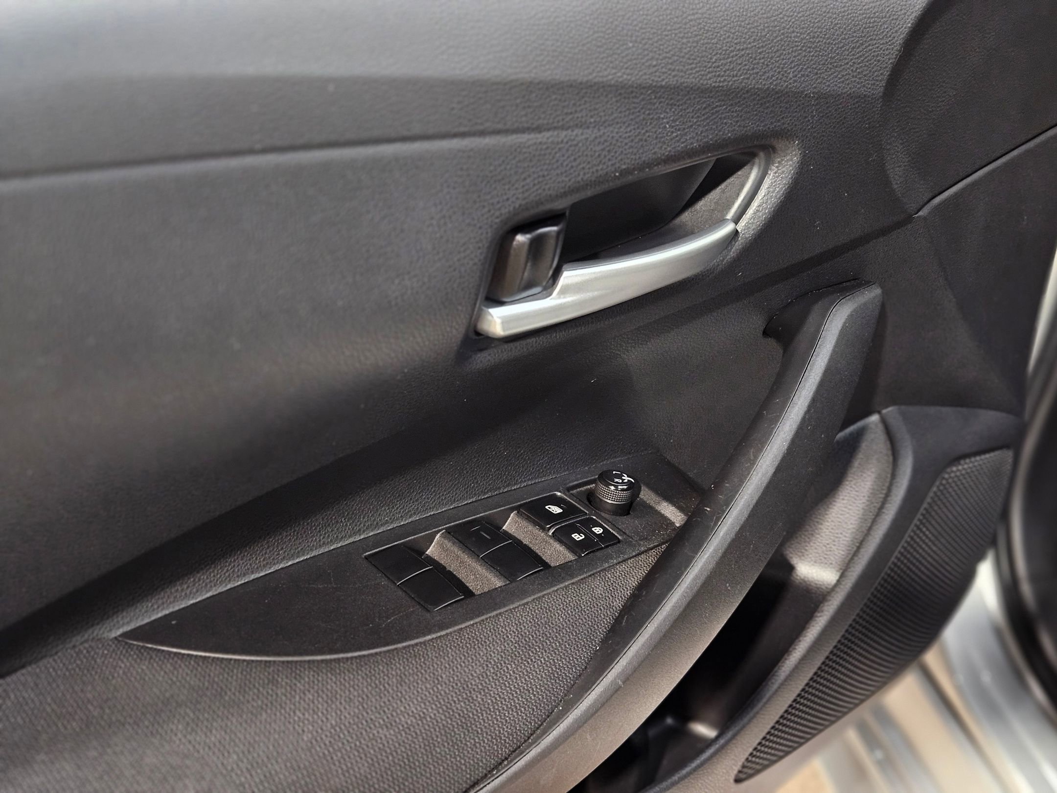 Used 2021 Toyota Corolla LE image 21