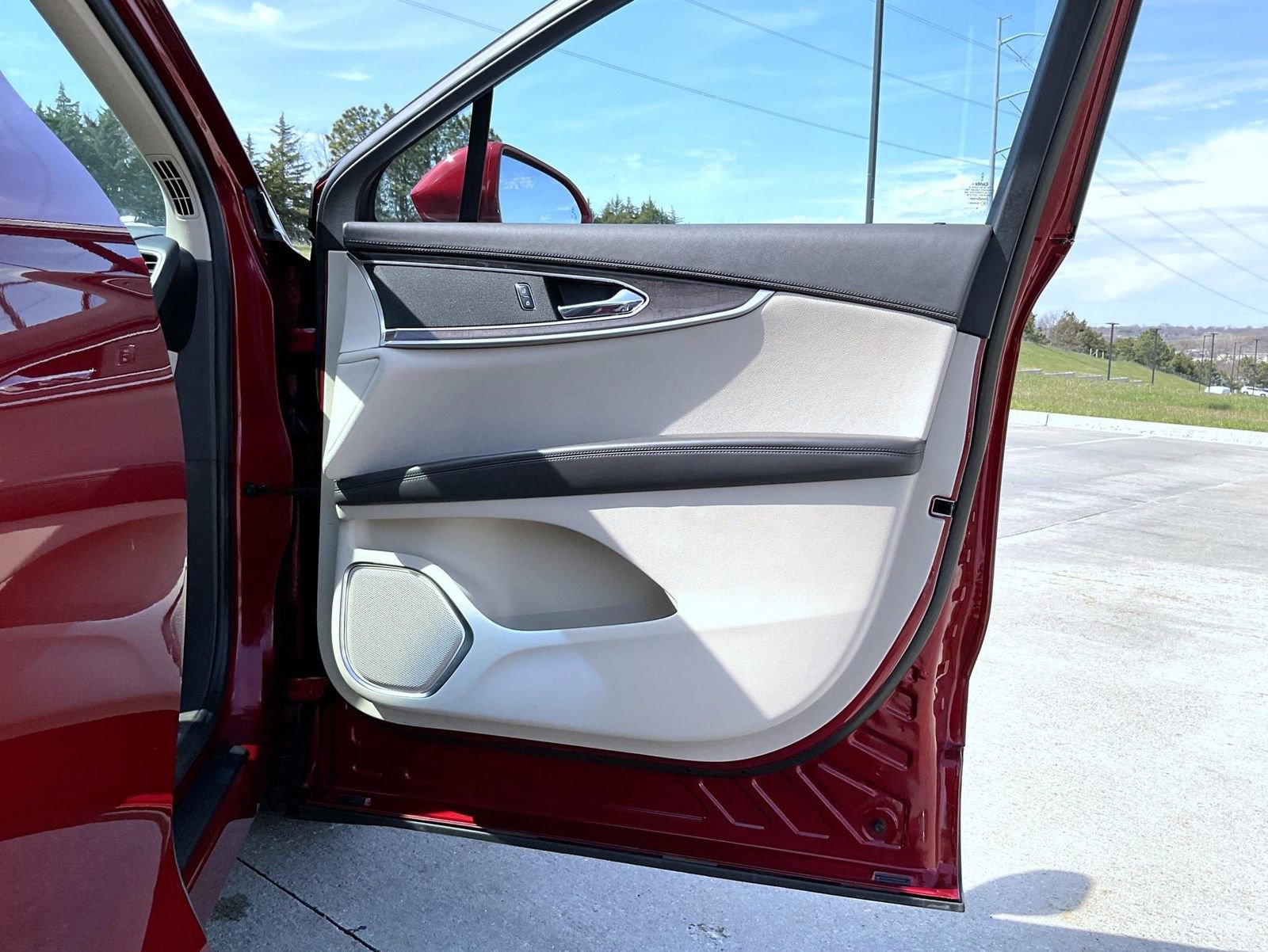 Used 2016 Lincoln MKX Select w/ Select Plus Package FWD image 18