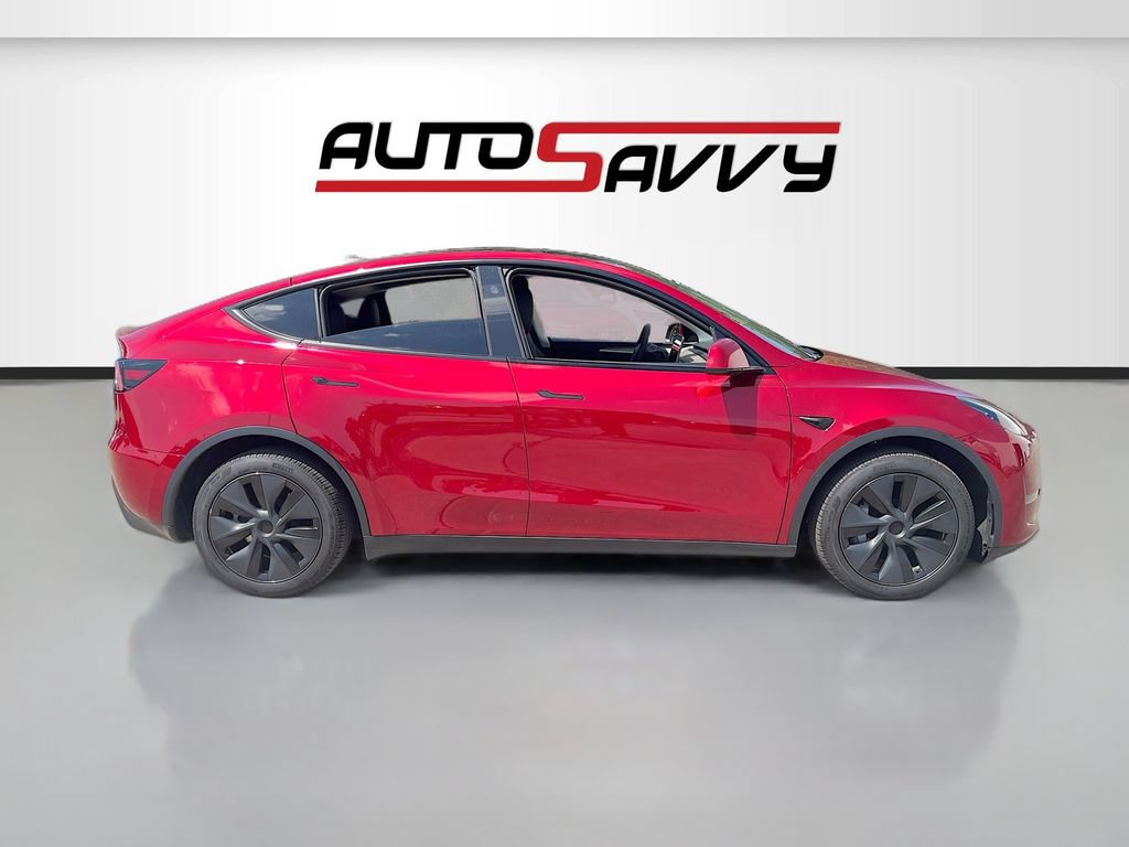 Used 2024 Tesla Model Y AWD image 8