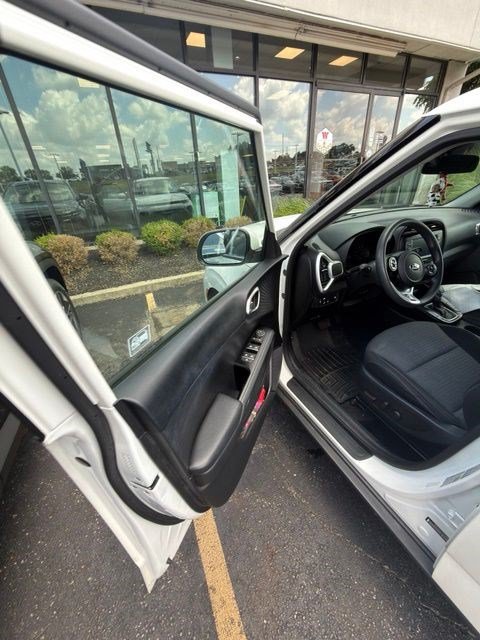 Used 2021 Kia Soul S FWD image 4