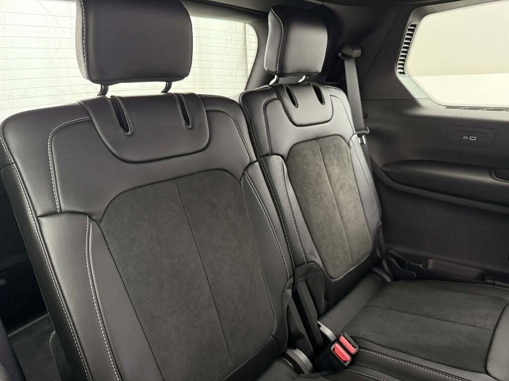 New 2025 Jeep Grand Cherokee L Altitude image 32