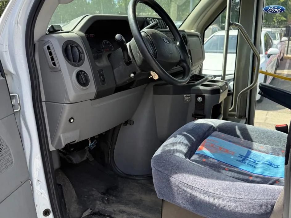 Used 2015 Ford E-350 and Econoline 350 Super Duty RWD image 11