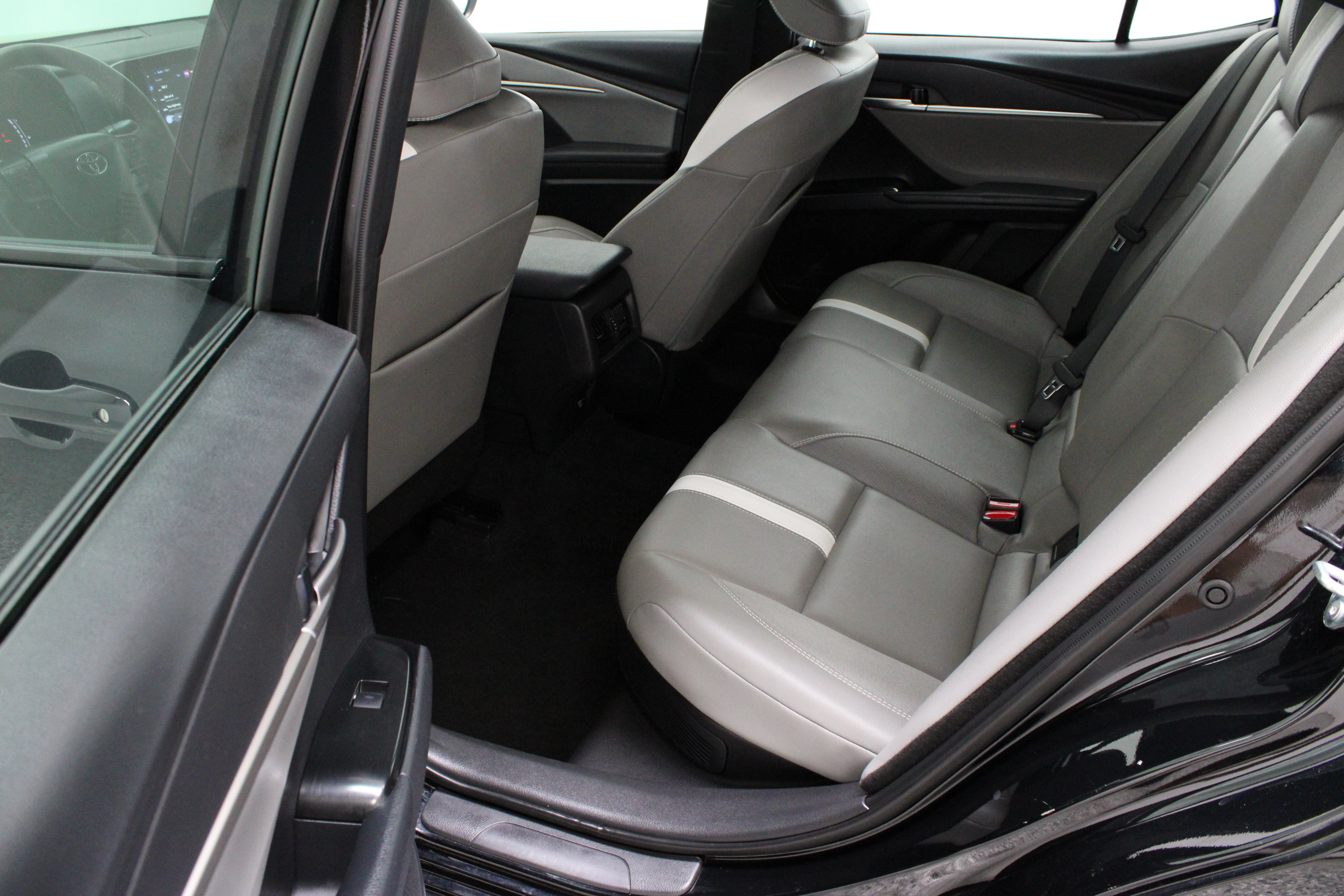 Used 2026 Toyota Camry SE w/ Convenience Package FWD image 28
