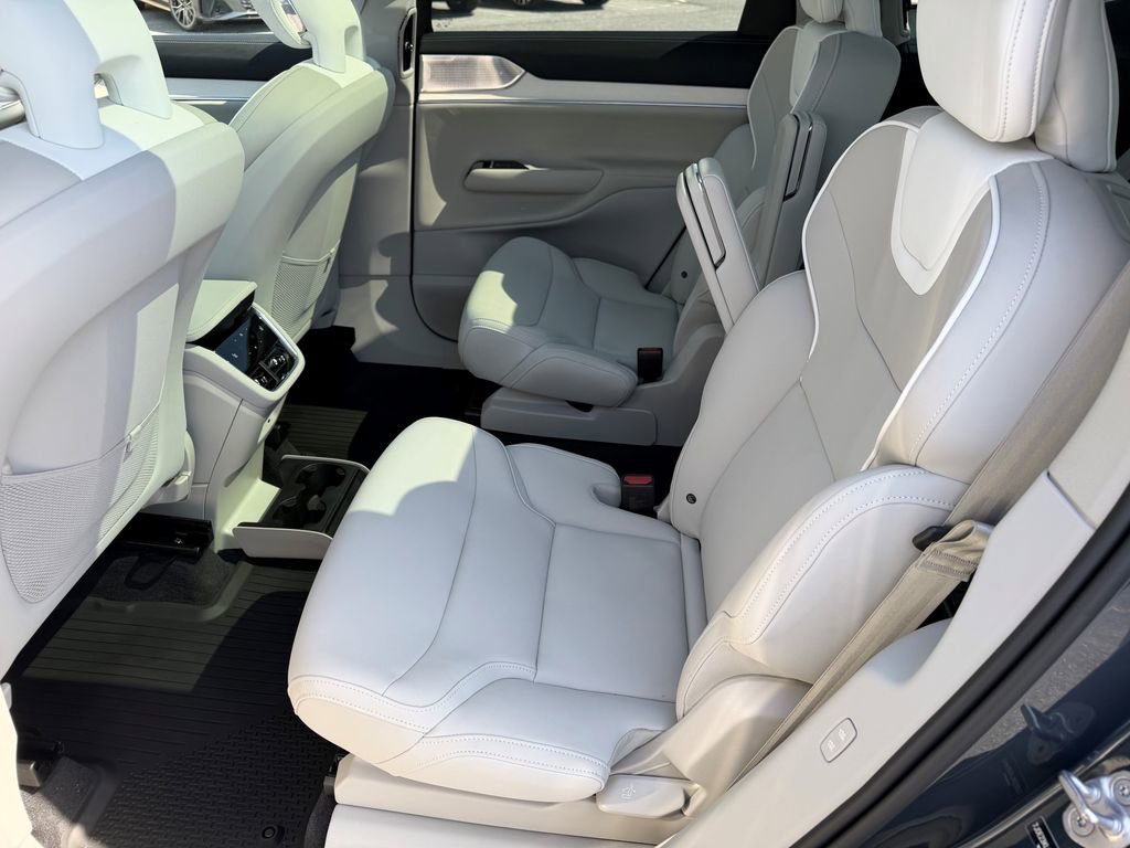 Used 2025 Volvo EX90 Ultra AWD/4WD image 22