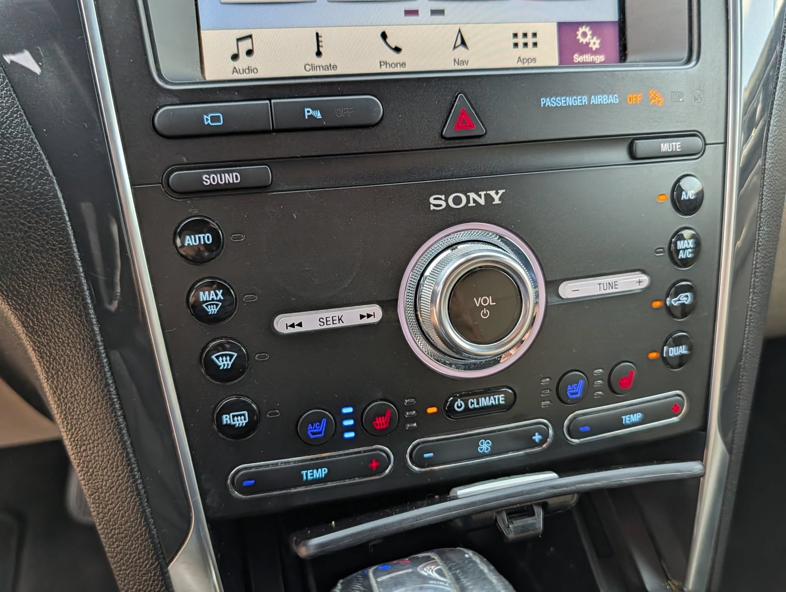 Used 2019 Ford Explorer Limited w/ Ford Safe & Smart Package FWD image 21