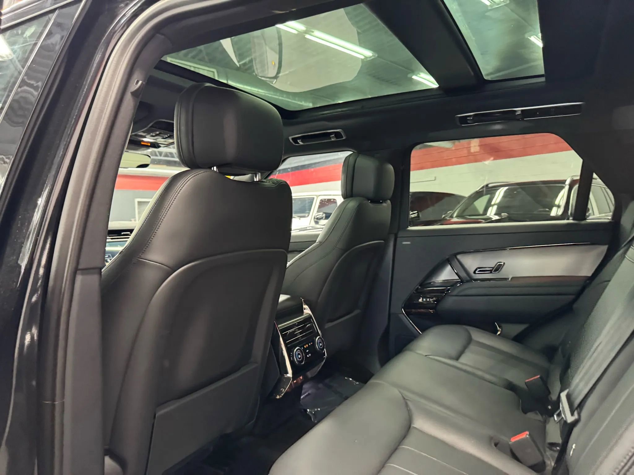 Used 2024 Land Rover Range Rover Sport SE image 19