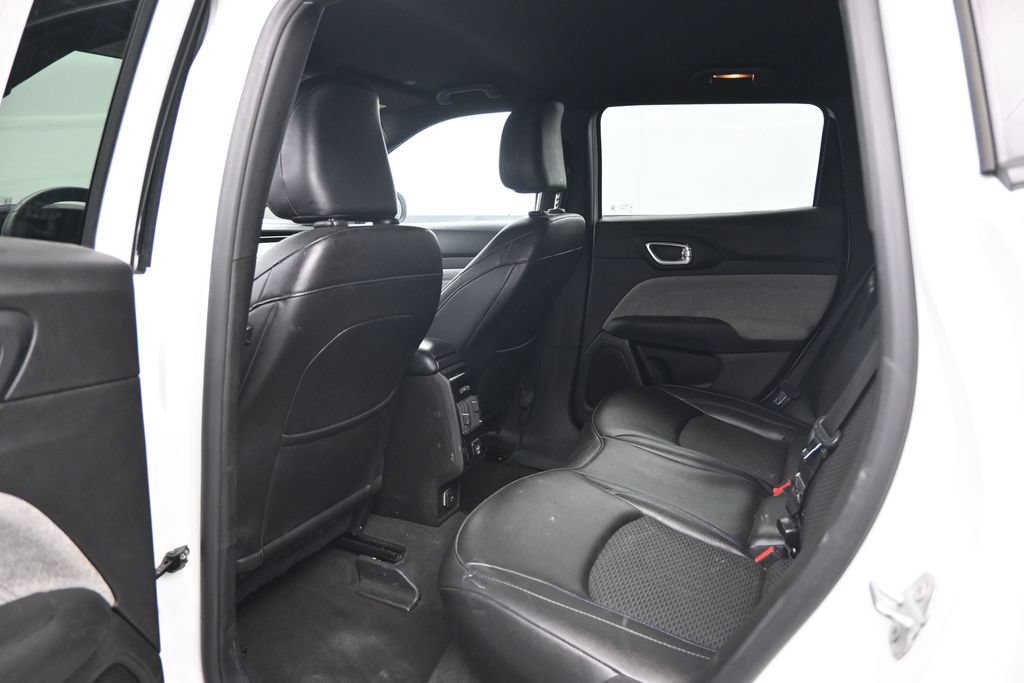 Used 2025 Jeep Compass Latitude AWD/4WD image 21