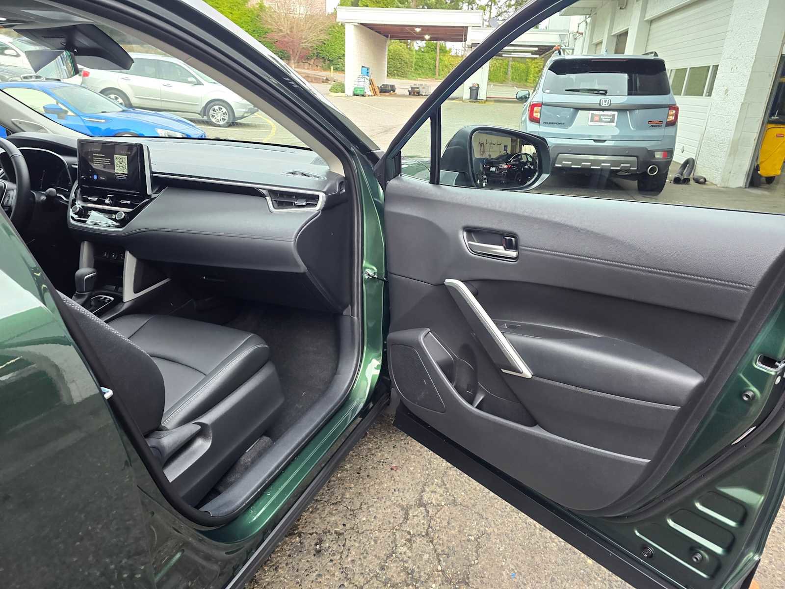 Certified 2025 Toyota Corolla Cross XLE image 10