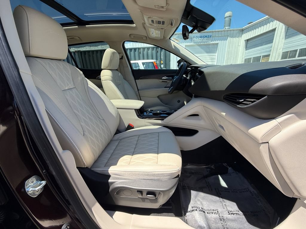 Used 2023 Buick Envision Avenir AWD/4WD image 28