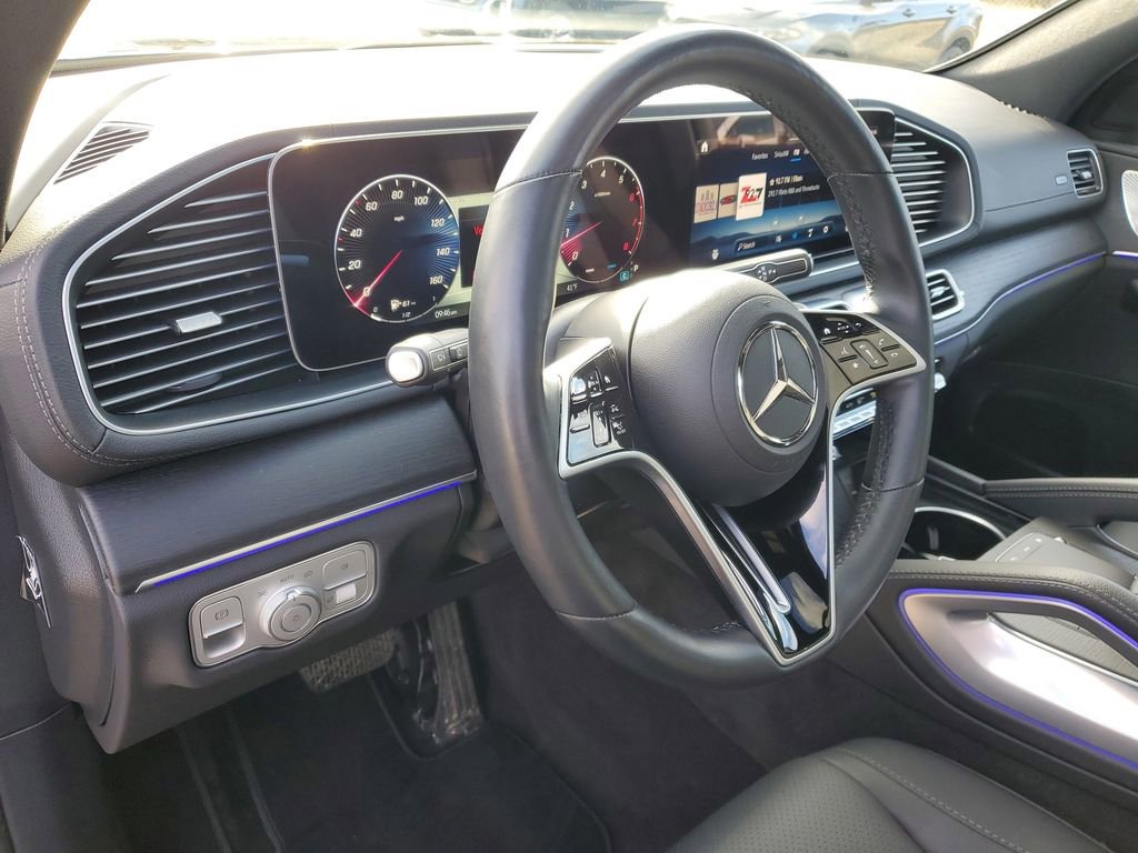 Used 2025 Mercedes-Benz GLS 450 4MATIC image 8