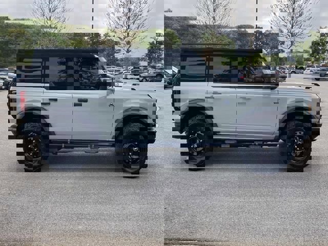 Used 2022 Ford Bronco Black Diamond image 3