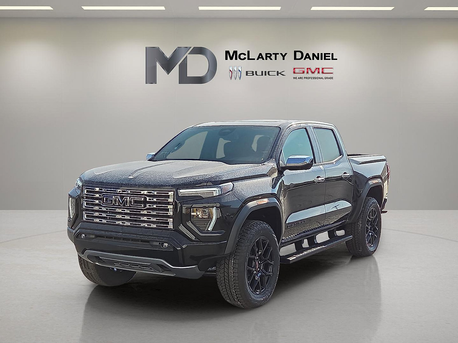 New 2026 GMC Canyon Denali w/ LPO, Denali Black Edition AWD/4WD image 2