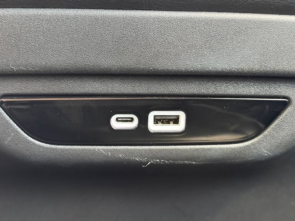 Certified 2025 Chrysler Pacifica Limited FWD image 18