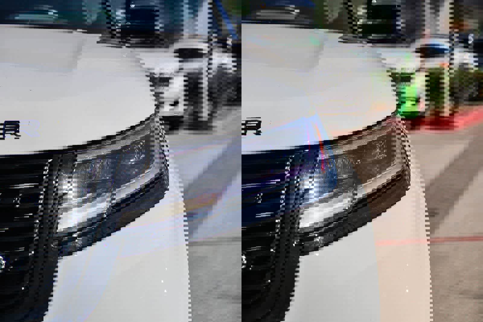 Used 2025 Land Rover Range Rover Velar Dynamic SE image 10