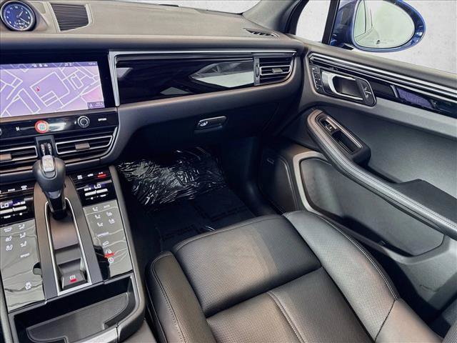 Certified 2026 Porsche Macan AWD/4WD image 22