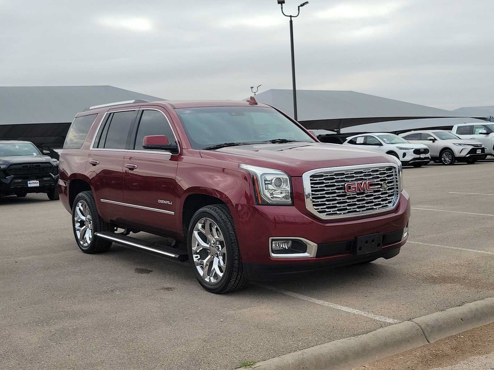 Used 2019 GMC Yukon Denali RWD image 2