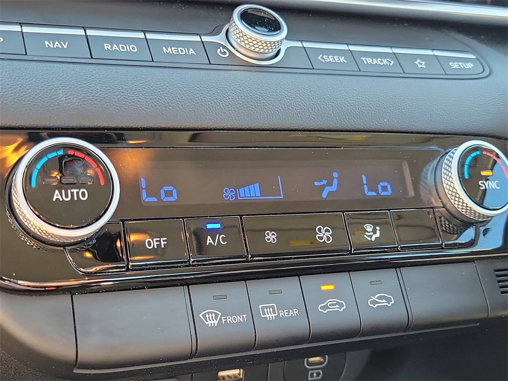 Used 2024 Hyundai Elantra SEL image 26