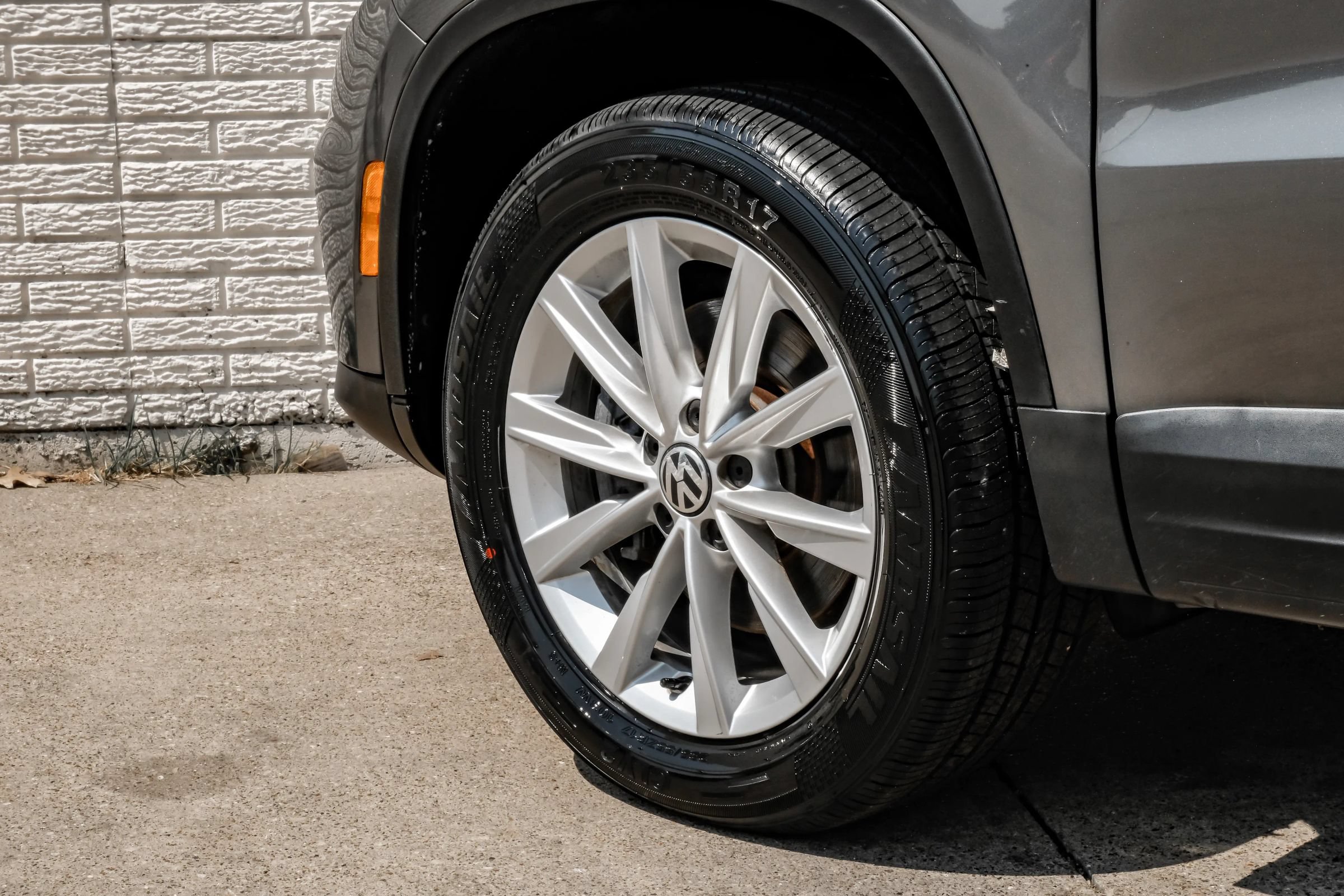 Used 2018 Volkswagen Tiguan Limited w/ Premium Package FWD image 58