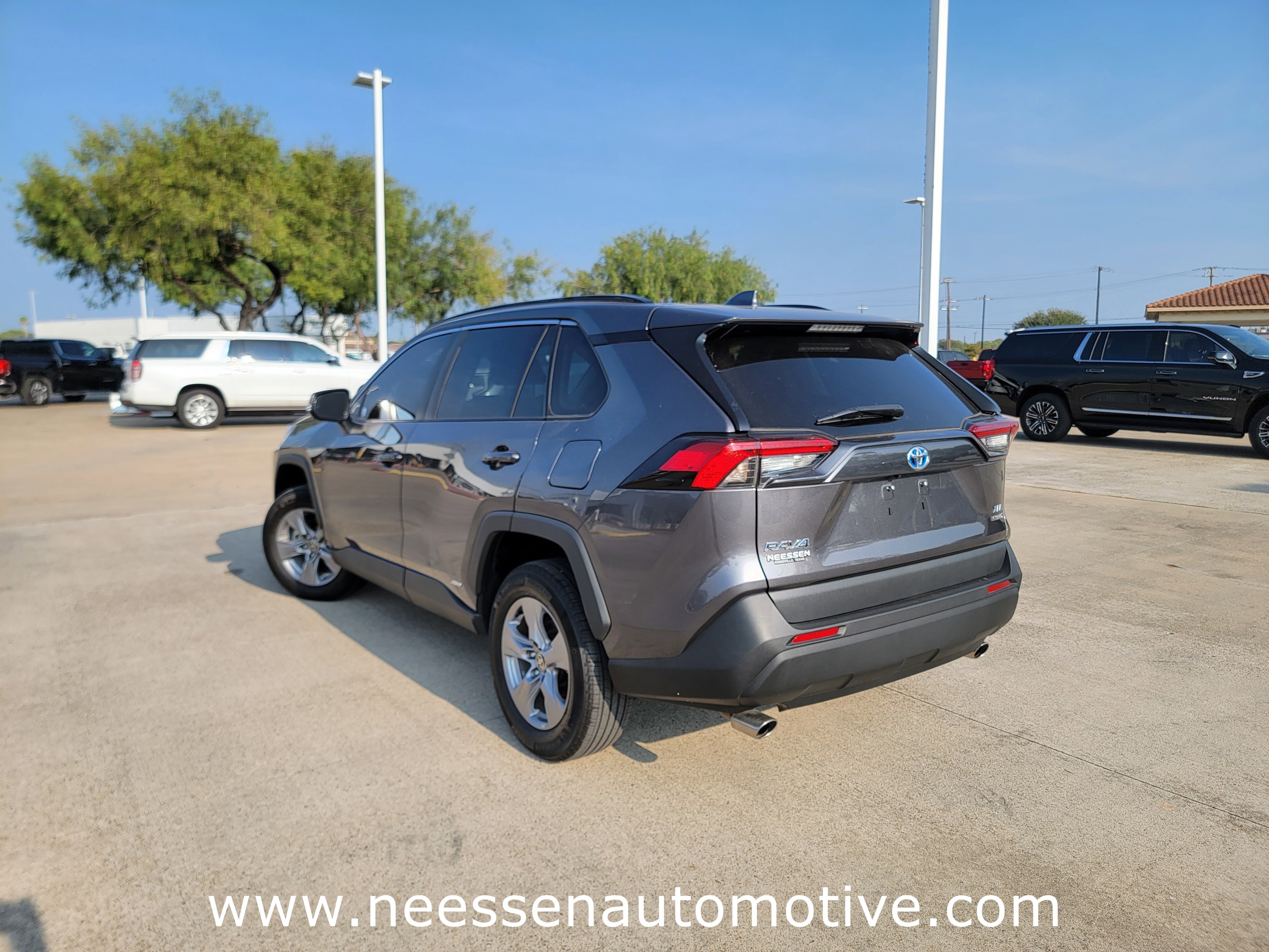 Used 2022 Toyota RAV4 XLE image 5