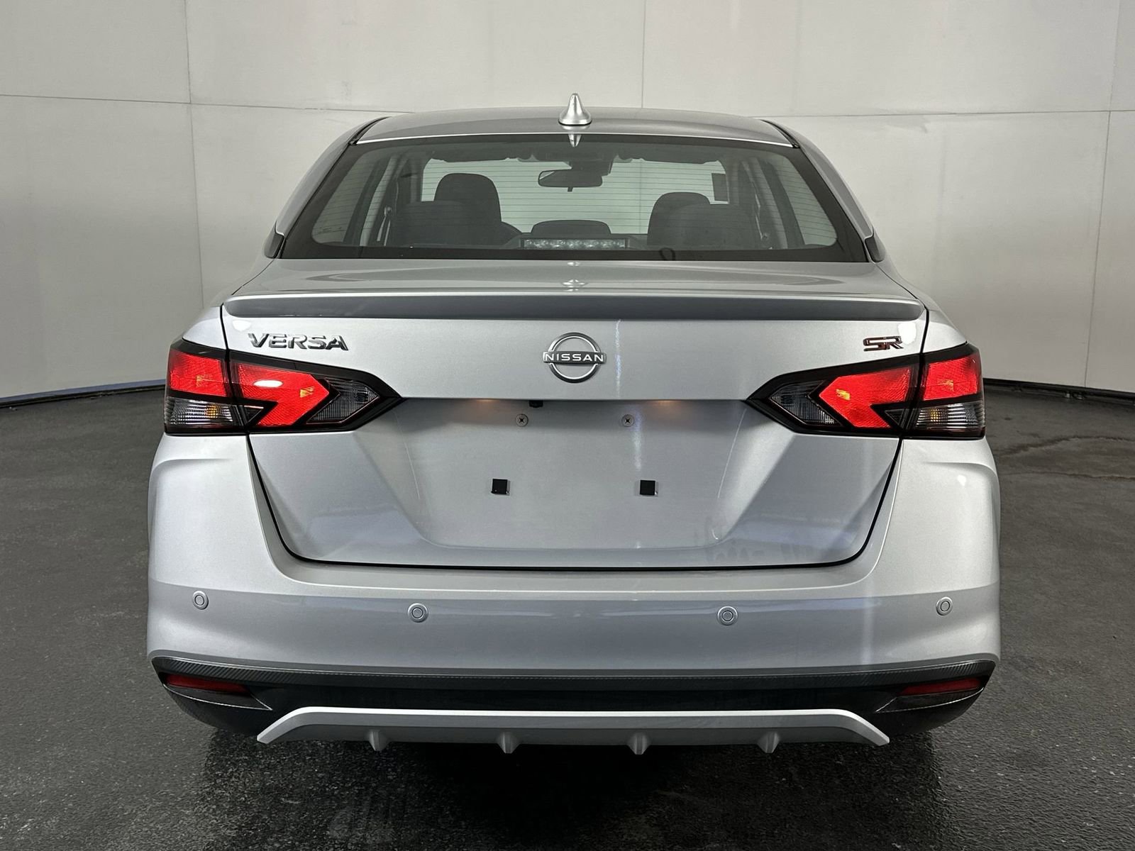 Used 2025 Nissan Versa SR image 7