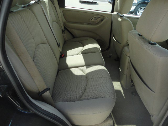 Used 2006 MAZDA Tribute s image 15