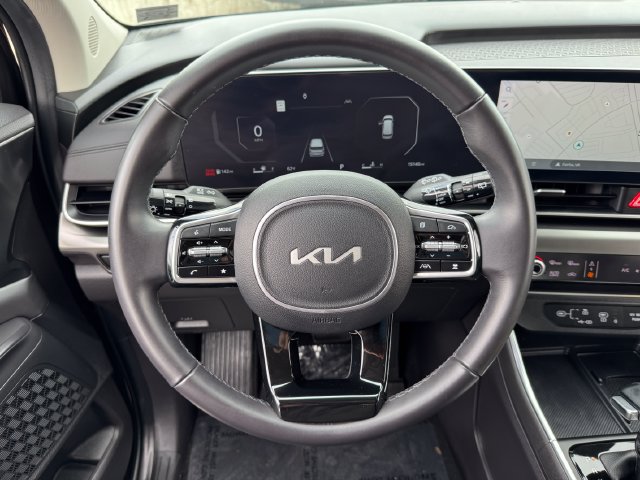 Used 2025 Kia Carnival SX w/ SX Dark Edition Package FWD image 24