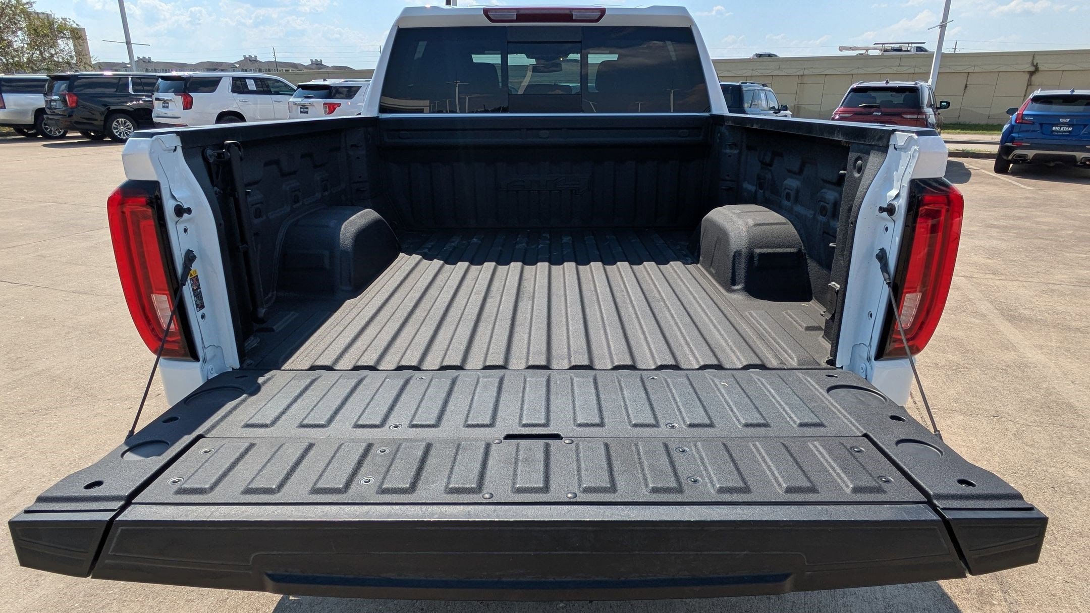 Used 2024 GMC Sierra 1500 AT4 image 33
