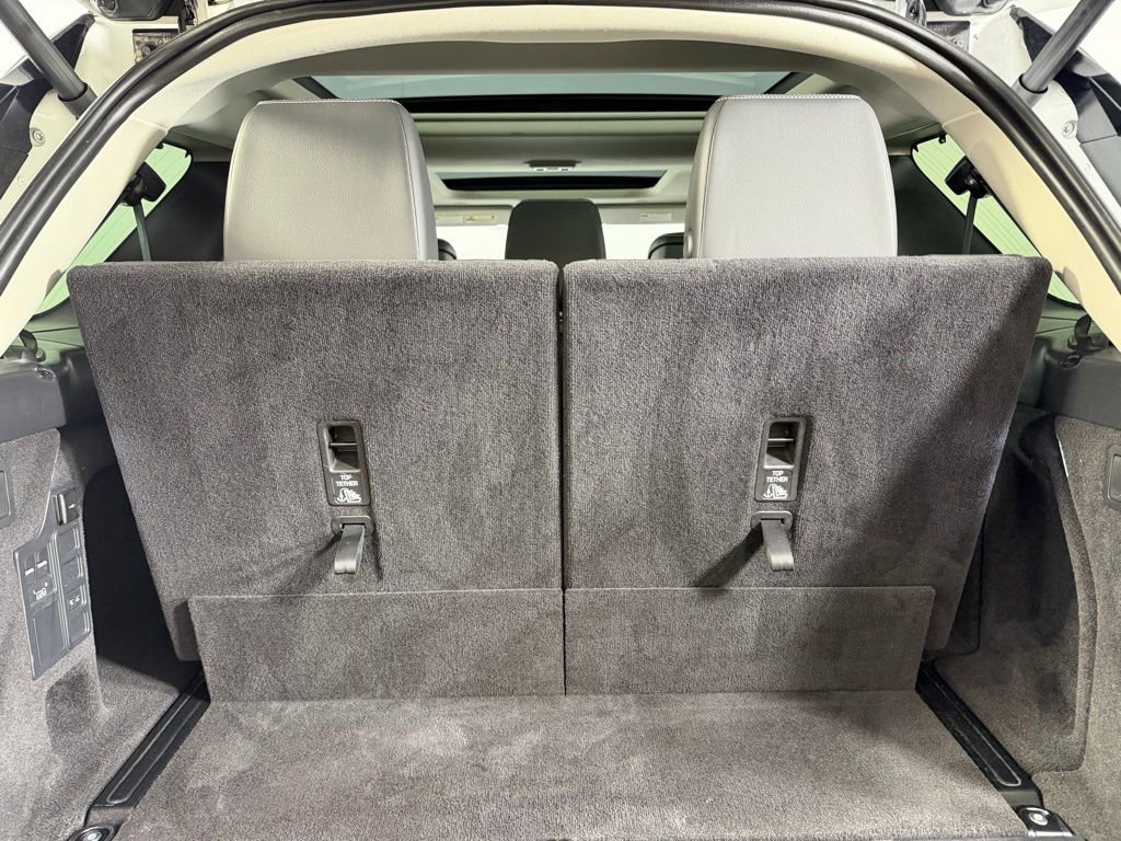 Used 2024 Land Rover Discovery S image 29