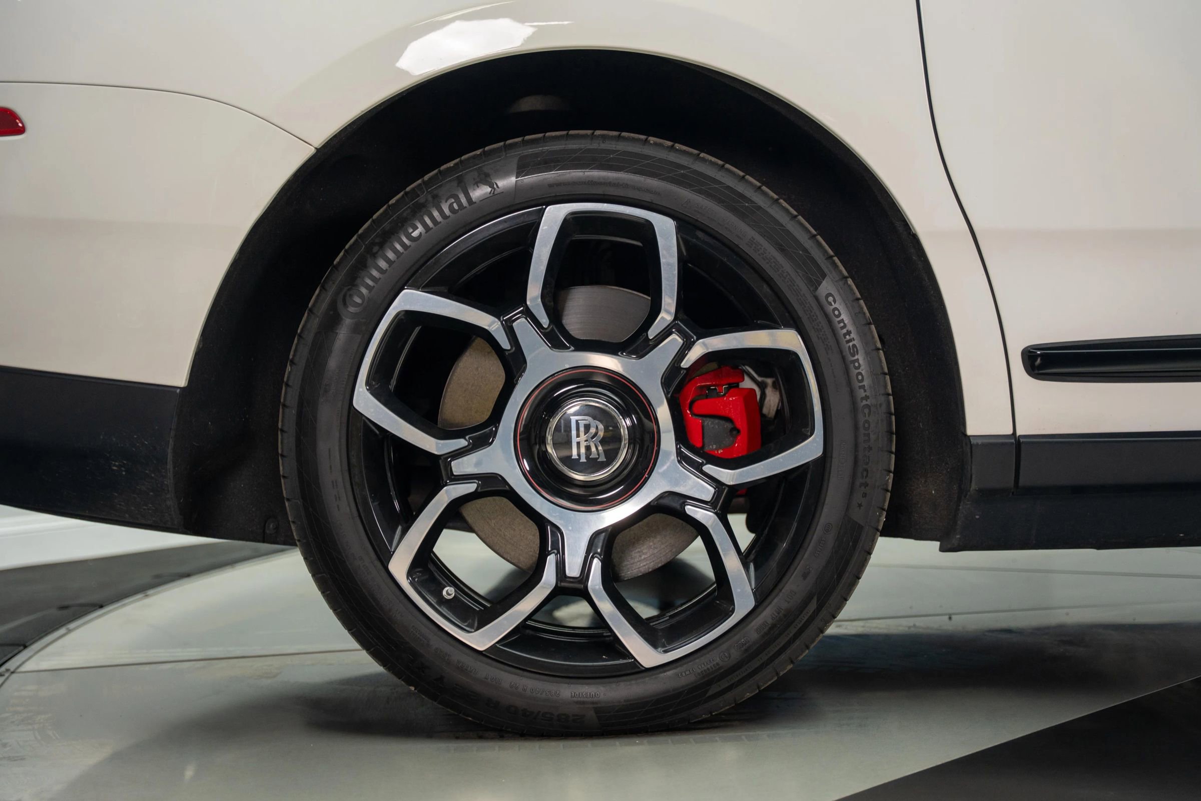 Used 2019 Rolls-Royce Cullinan image 25