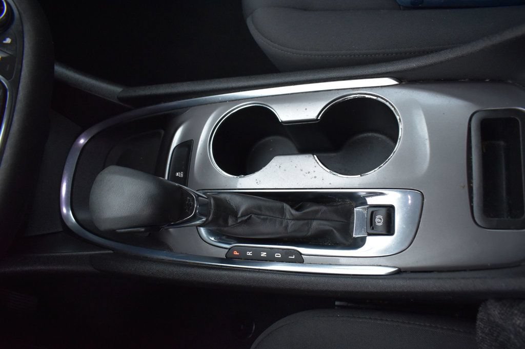 Used 2022 Chevrolet Malibu LT FWD image 32